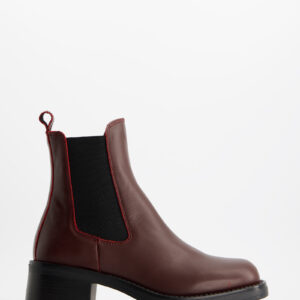 Musse and Cloud - Leica - korolliset nahkanilkkurit